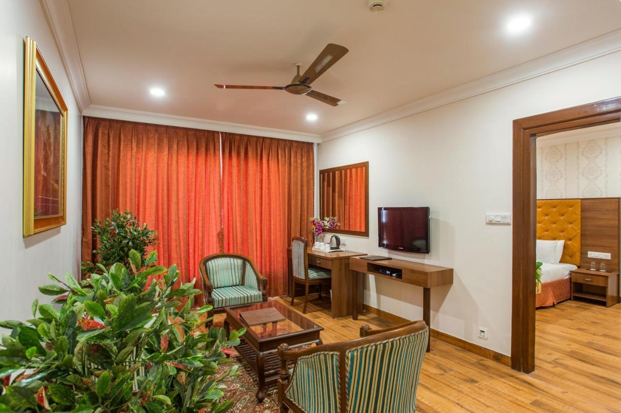 The Grand Regency Otel Rajkot Dış mekan fotoğraf