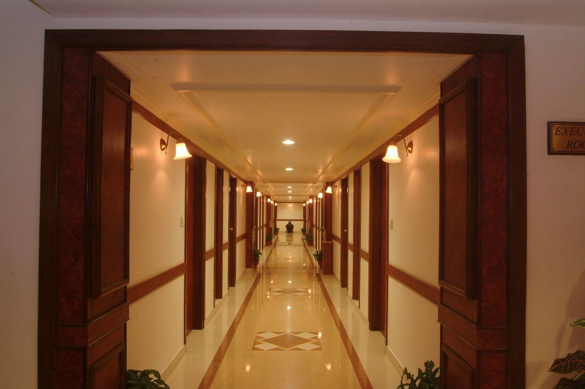 The Grand Regency Otel Rajkot Dış mekan fotoğraf