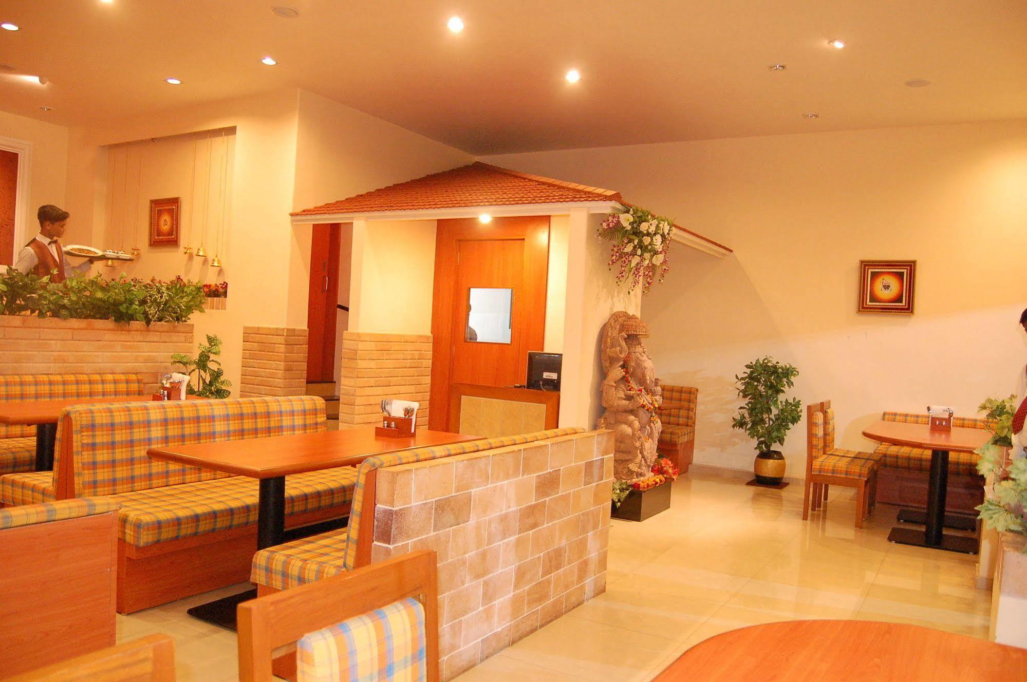 The Grand Regency Otel Rajkot Dış mekan fotoğraf