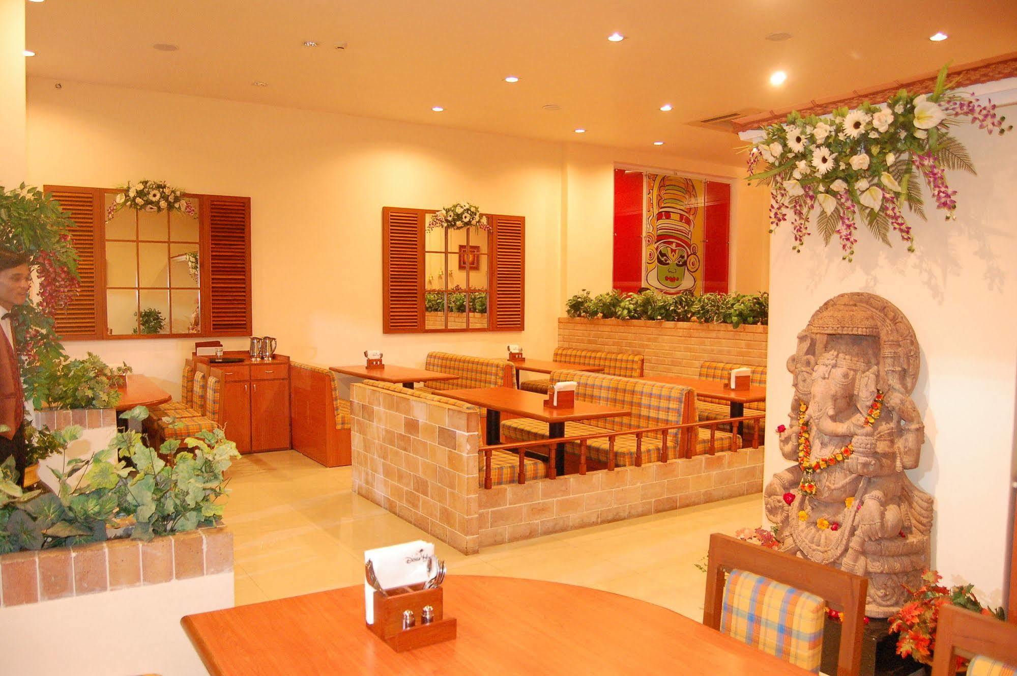 The Grand Regency Otel Rajkot Dış mekan fotoğraf