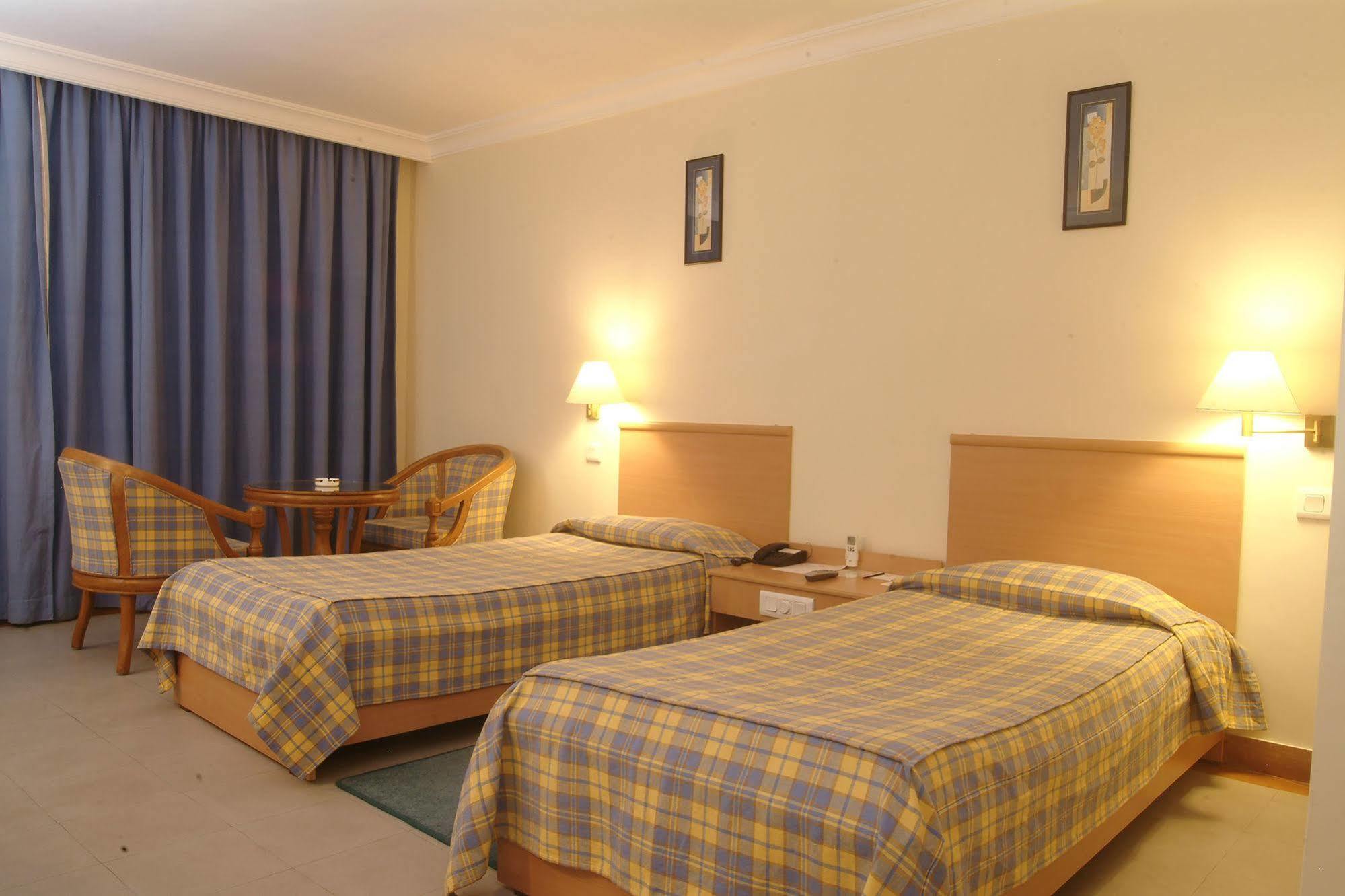 The Grand Regency Otel Rajkot Dış mekan fotoğraf