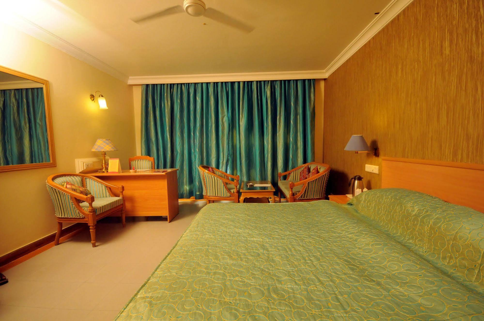 The Grand Regency Otel Rajkot Dış mekan fotoğraf