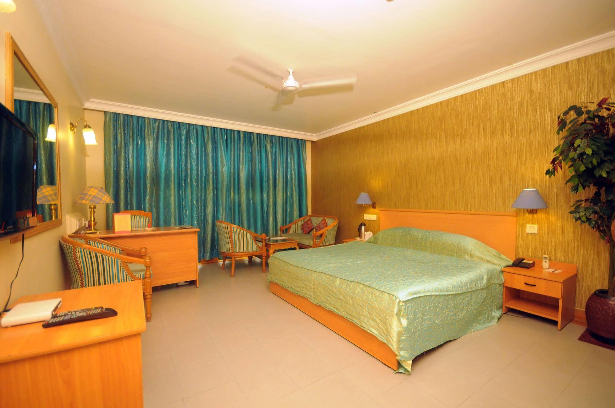 The Grand Regency Otel Rajkot Dış mekan fotoğraf