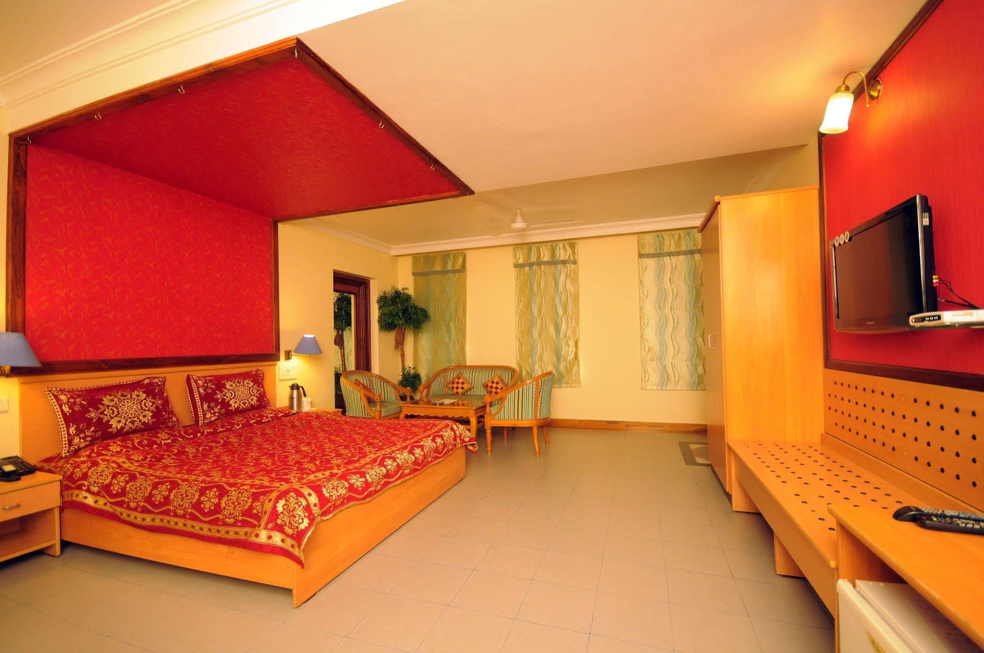 The Grand Regency Otel Rajkot Dış mekan fotoğraf