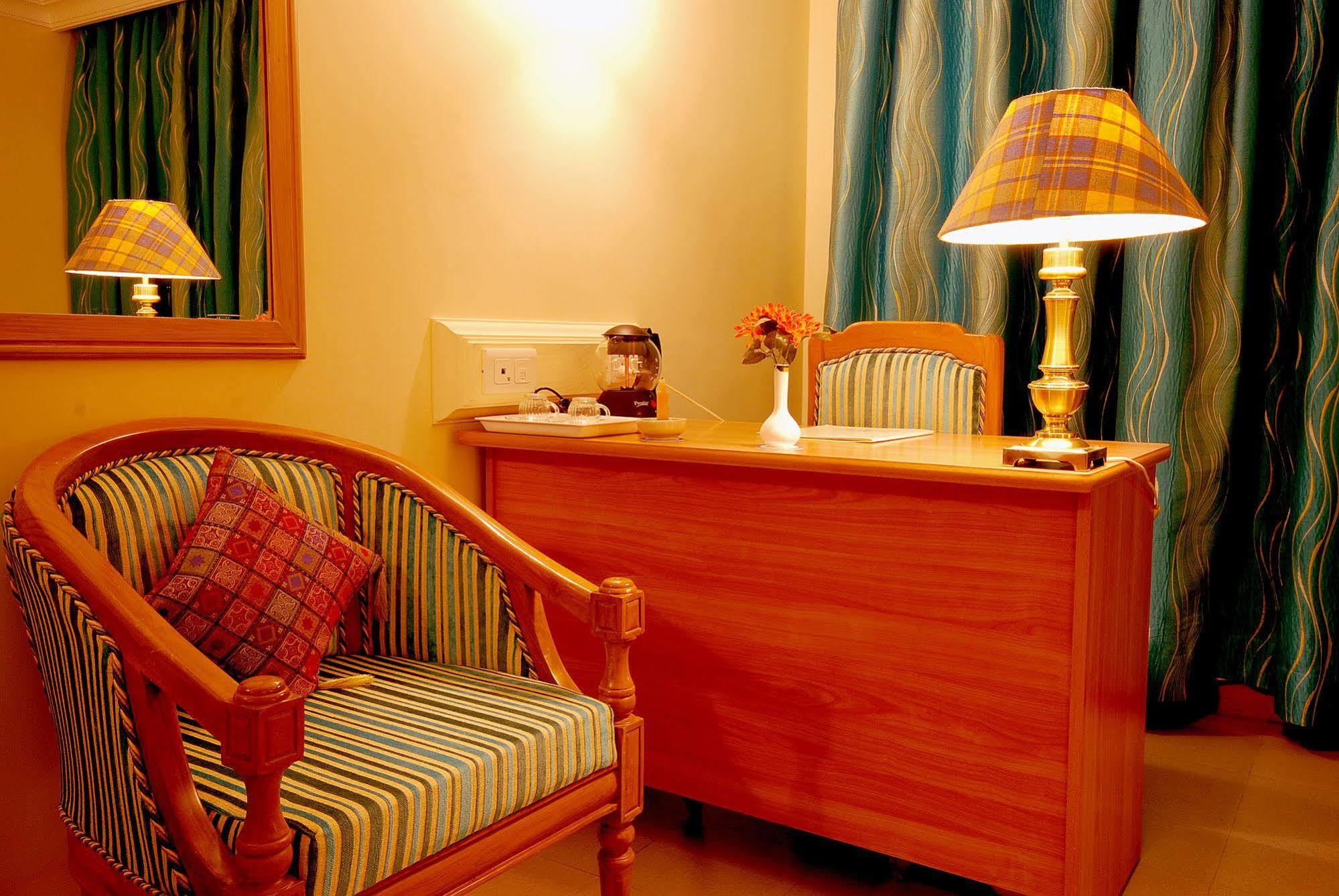 The Grand Regency Otel Rajkot Dış mekan fotoğraf