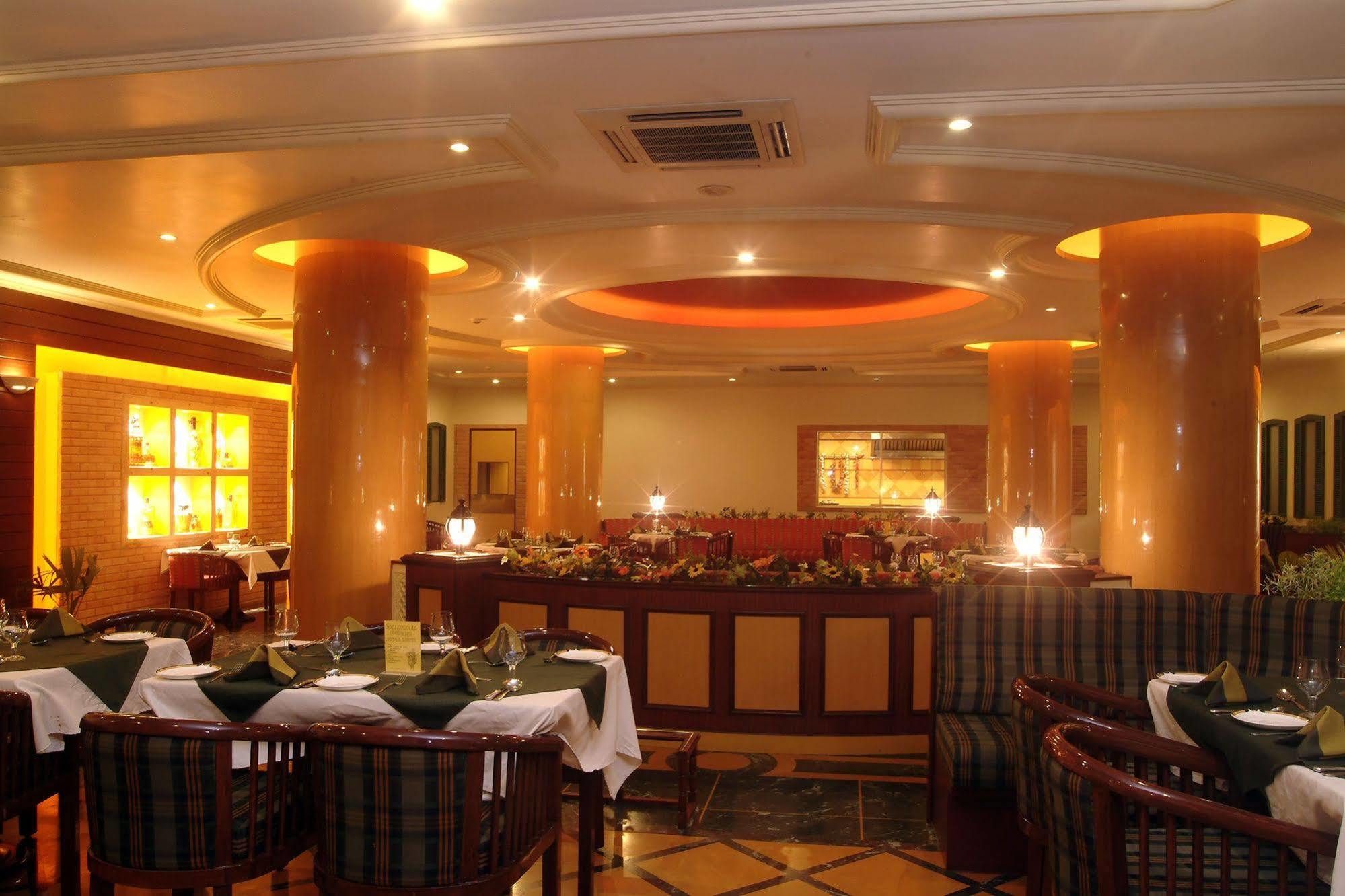 The Grand Regency Otel Rajkot Dış mekan fotoğraf