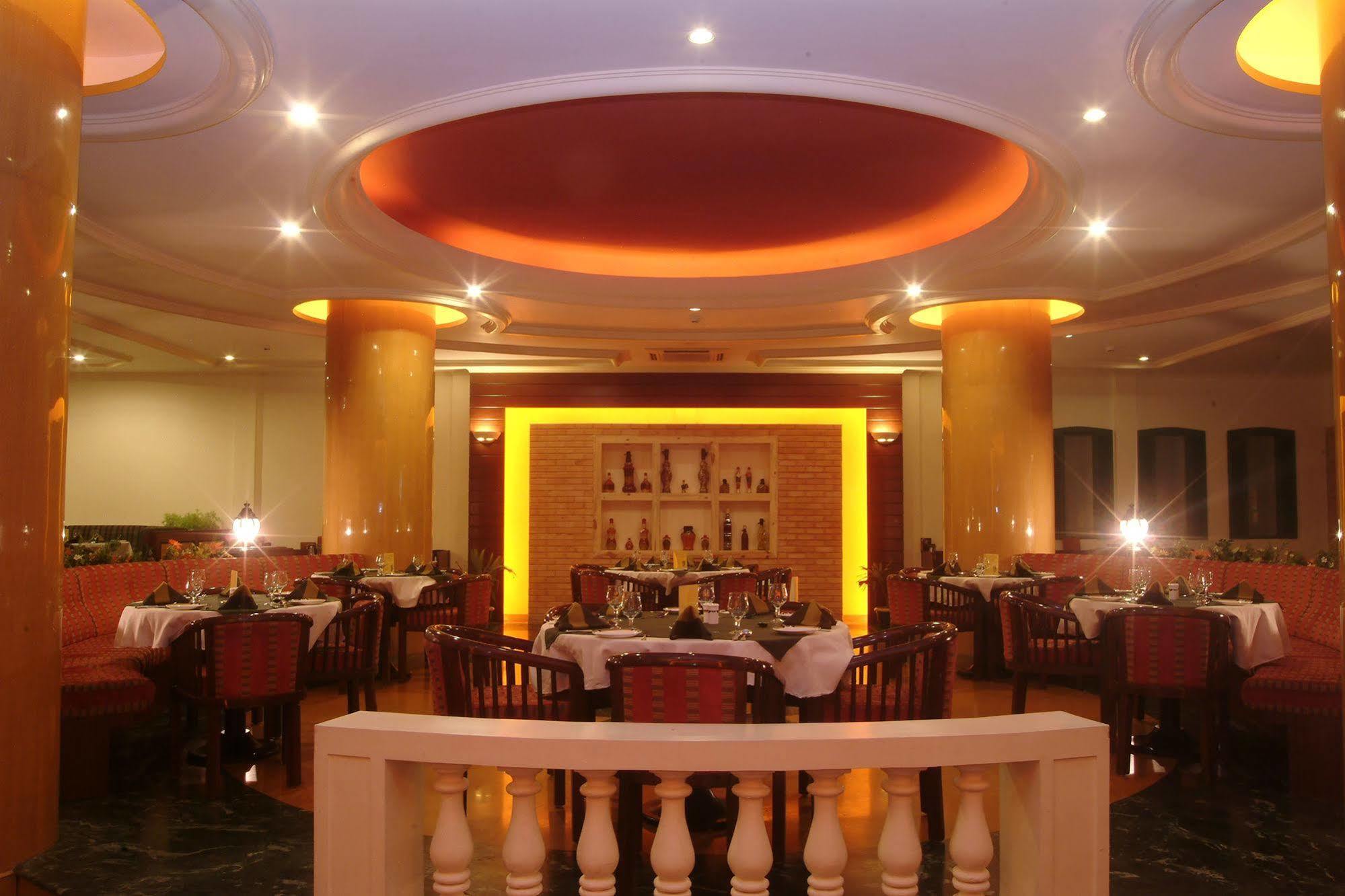 The Grand Regency Otel Rajkot Dış mekan fotoğraf