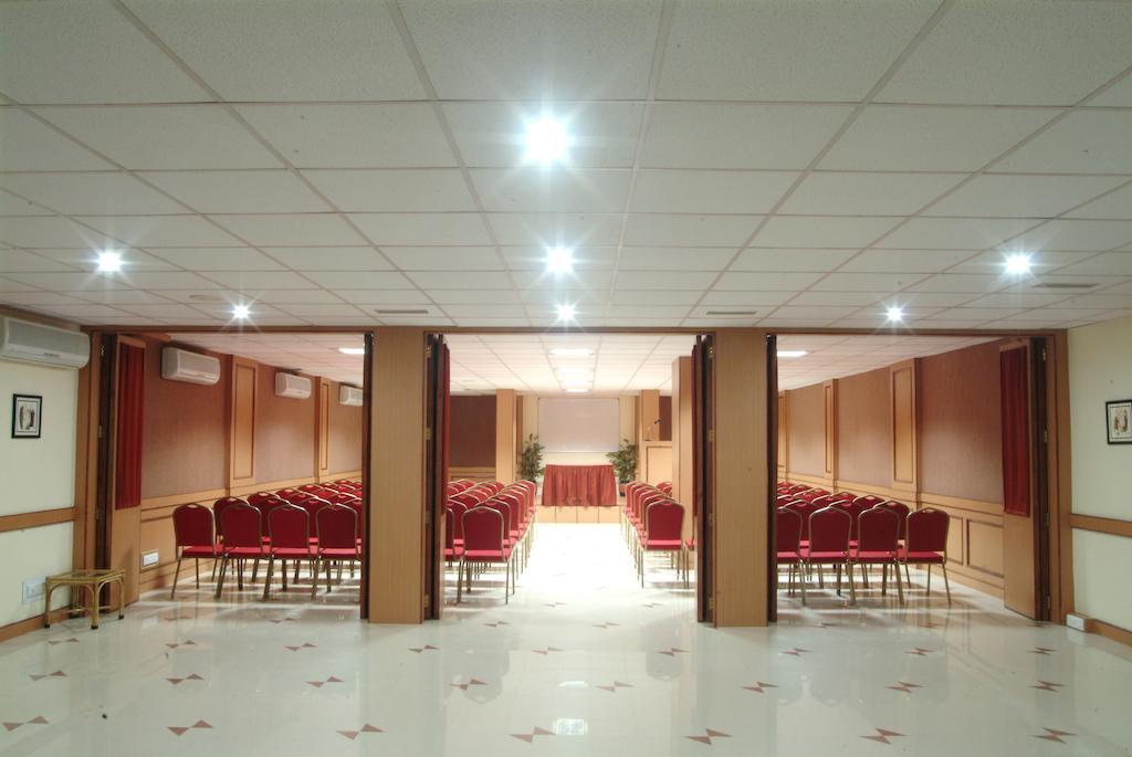 The Grand Regency Otel Rajkot Dış mekan fotoğraf